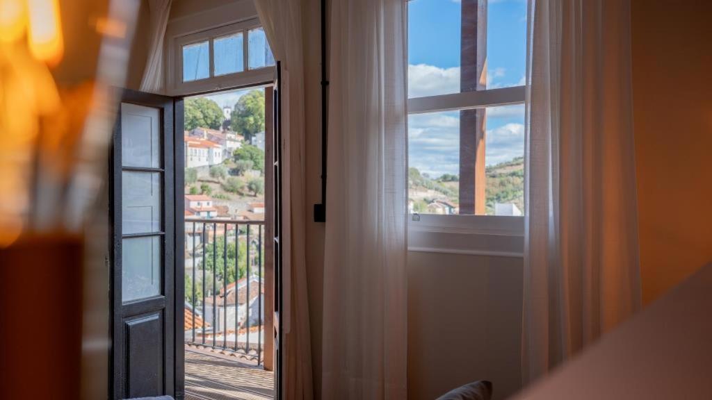 Inn Door 21 - Hostel & Suite Браганса Екстер'єр фото