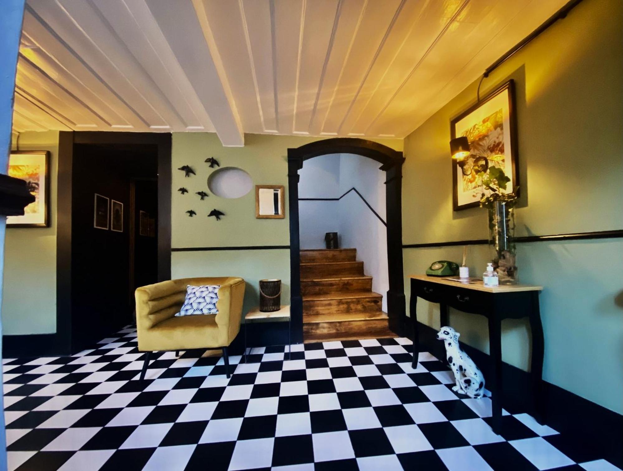 Inn Door 21 - Hostel & Suite Браганса Екстер'єр фото